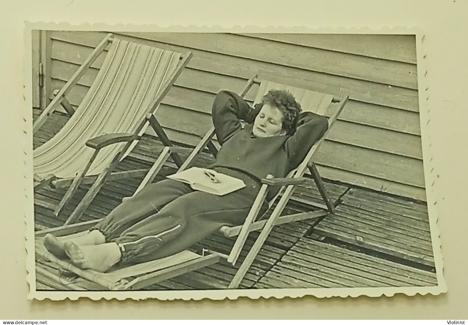 A Woman Sleeps In A Garden Chair - Personnes Anonymes