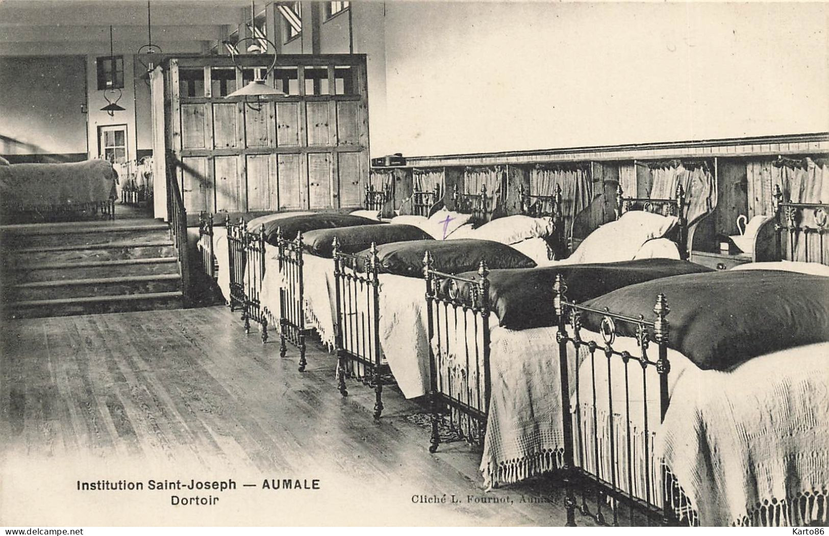 Aumale * école , Institution St Joseph * Un Dortoir , Chambre - Aumale