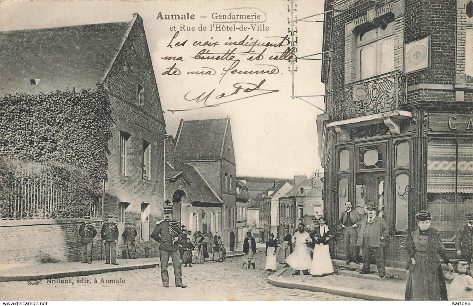 Aumale * La Gendarmerie Nationale Et Rue De L'hôtel De Ville * Café * Gendarme - Aumale