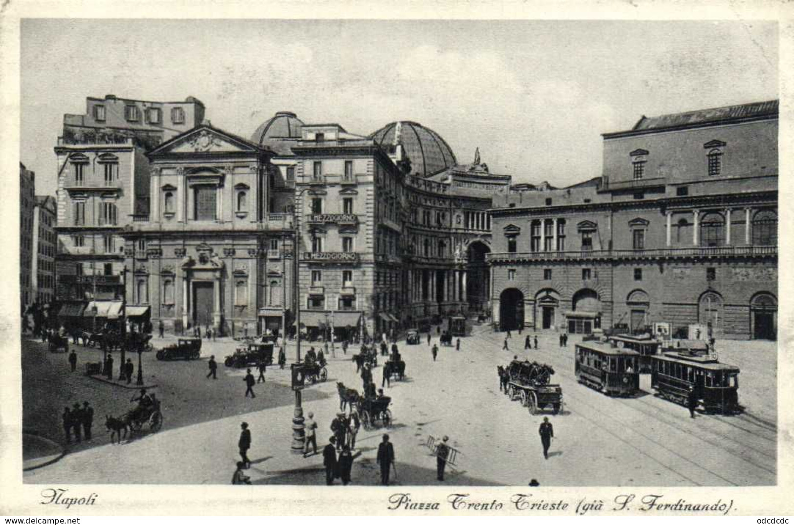 Napoli PiazzaTrento Triestre (gia S Fernanco) Animée RV - Napoli