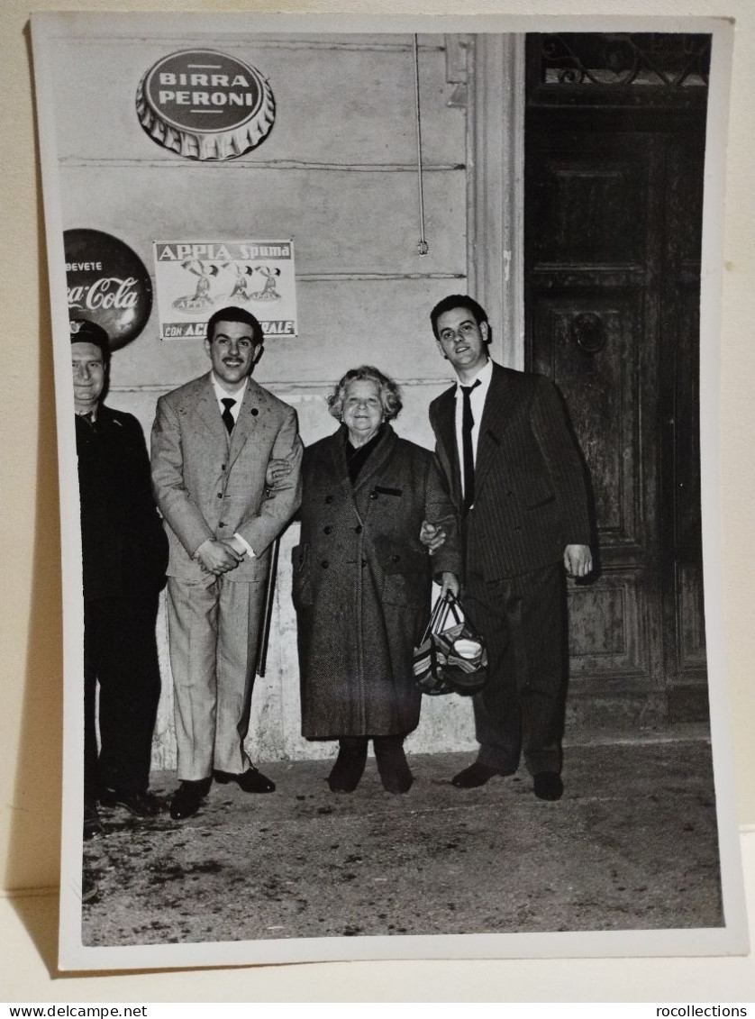 Italy Italia Foto UMBERTO ROAZZI Roma. Persone Advertising Beer BIRRA PERONI Coca Cola APPIA SPUMA - Europa