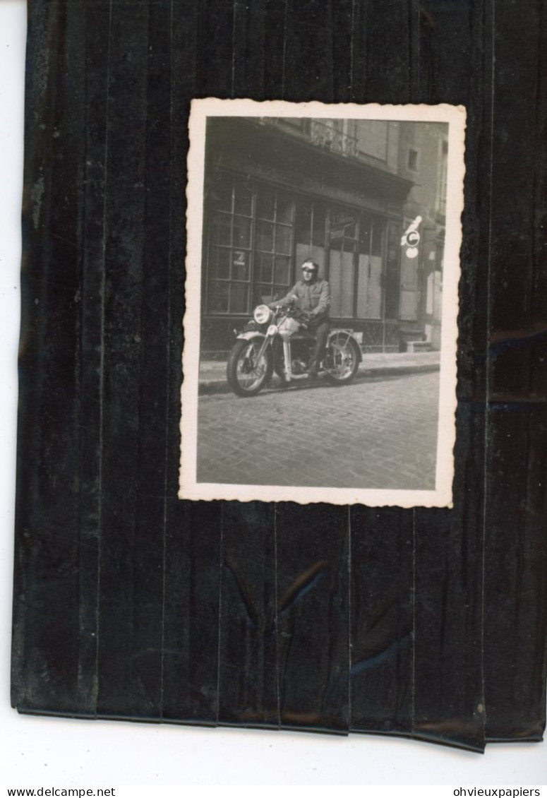 5 PHOTOS DOUVRES LA DELIVRANDE 1955 AVENUE DU GENERAL DE GAULLE ANCIEN GARAGE MOTOS  LEMARECHAL - Automobiles