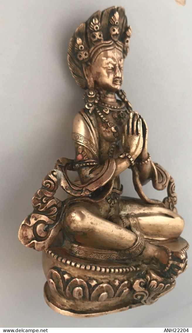 Magnifique statuette de Bodhissatva Guan Yin en position de añjali-mudrã. Tibet - Népal, 1ère moitié 20ème siècle