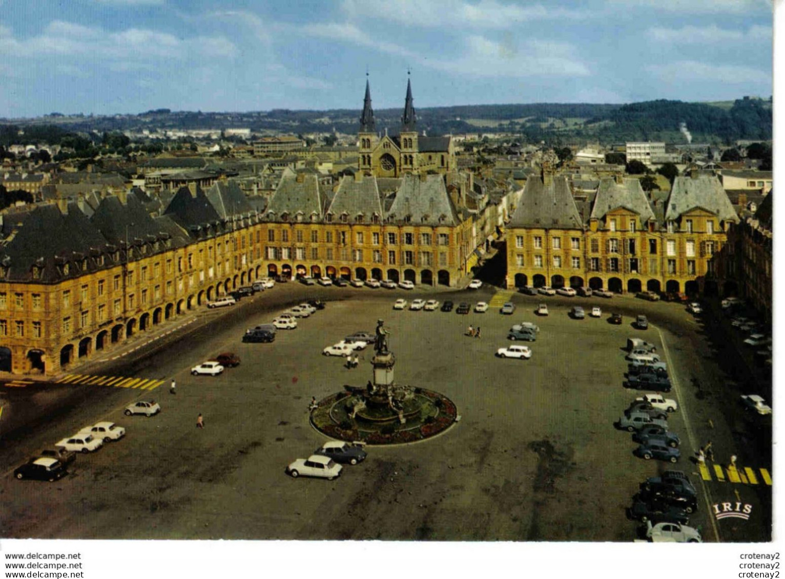 08 CHARLEVILLE MEZIERES La Place Ducale VOIR ZOOM Citroën DS 2CV Camionnette Ami 6 Peugeot 403 - Charleville