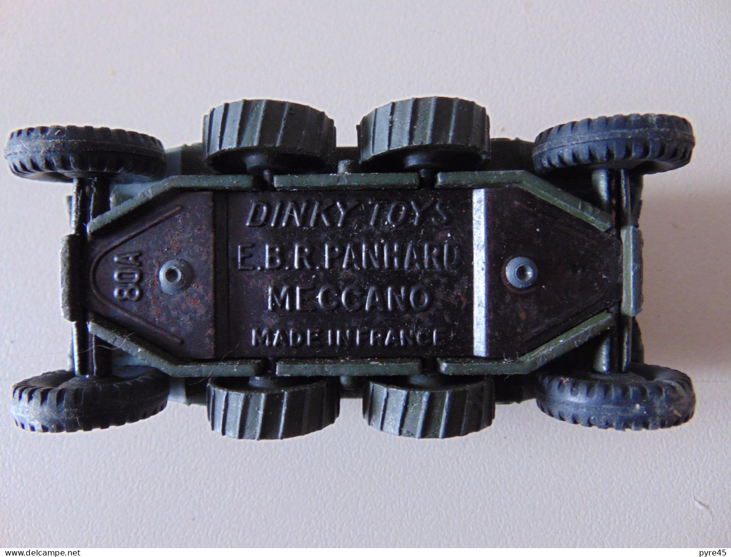 Blindé " EBR Panhard " Dinky Toys, Mecano ( manque à l'avant )