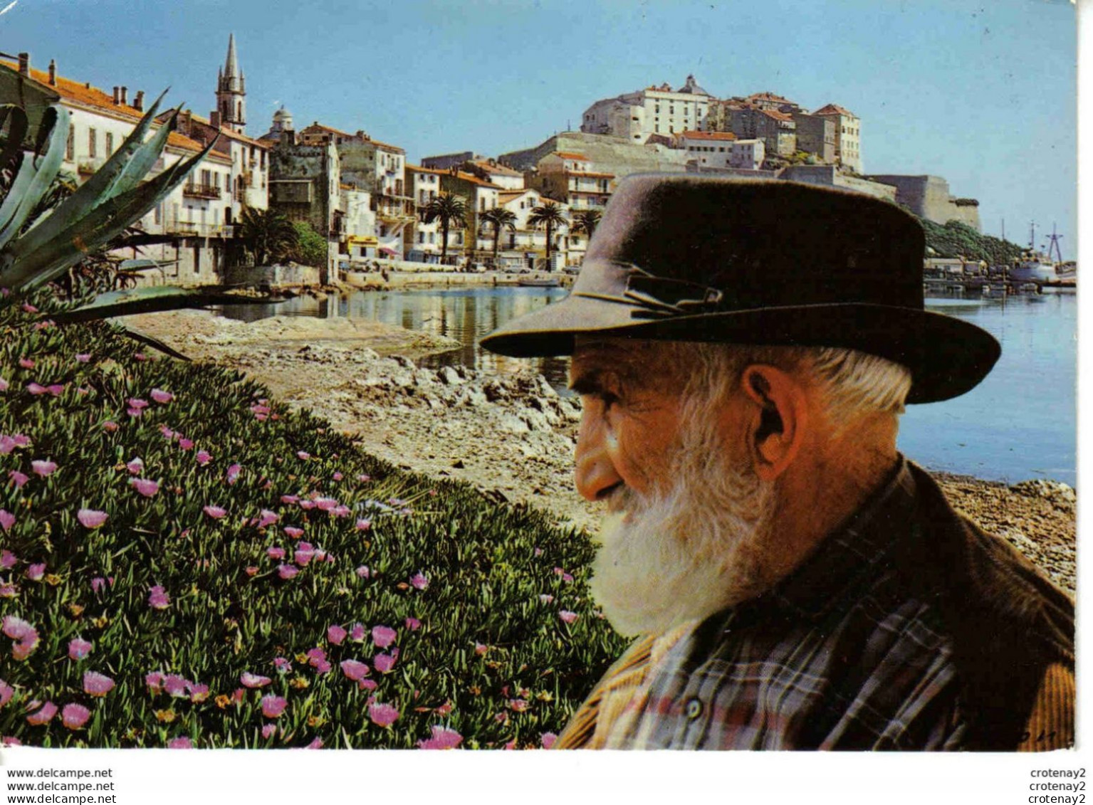 Haute Corse CALVI Le Port La Citadelle En 1981 VOIR DOS Beau Gros Plan D'un Corse Avec Barbe & Chapeau Bateau Cargo - Calvi