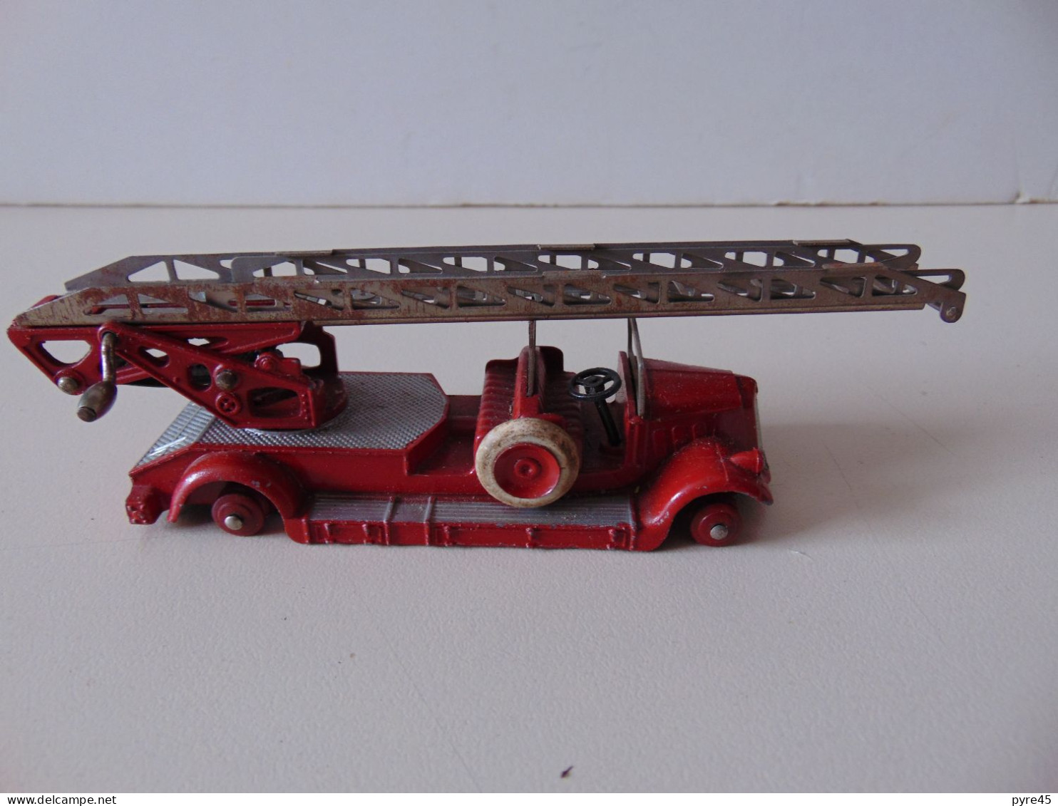 Voiture De Pompiers " Delahaye " Dinky Toys - Jouets Anciens