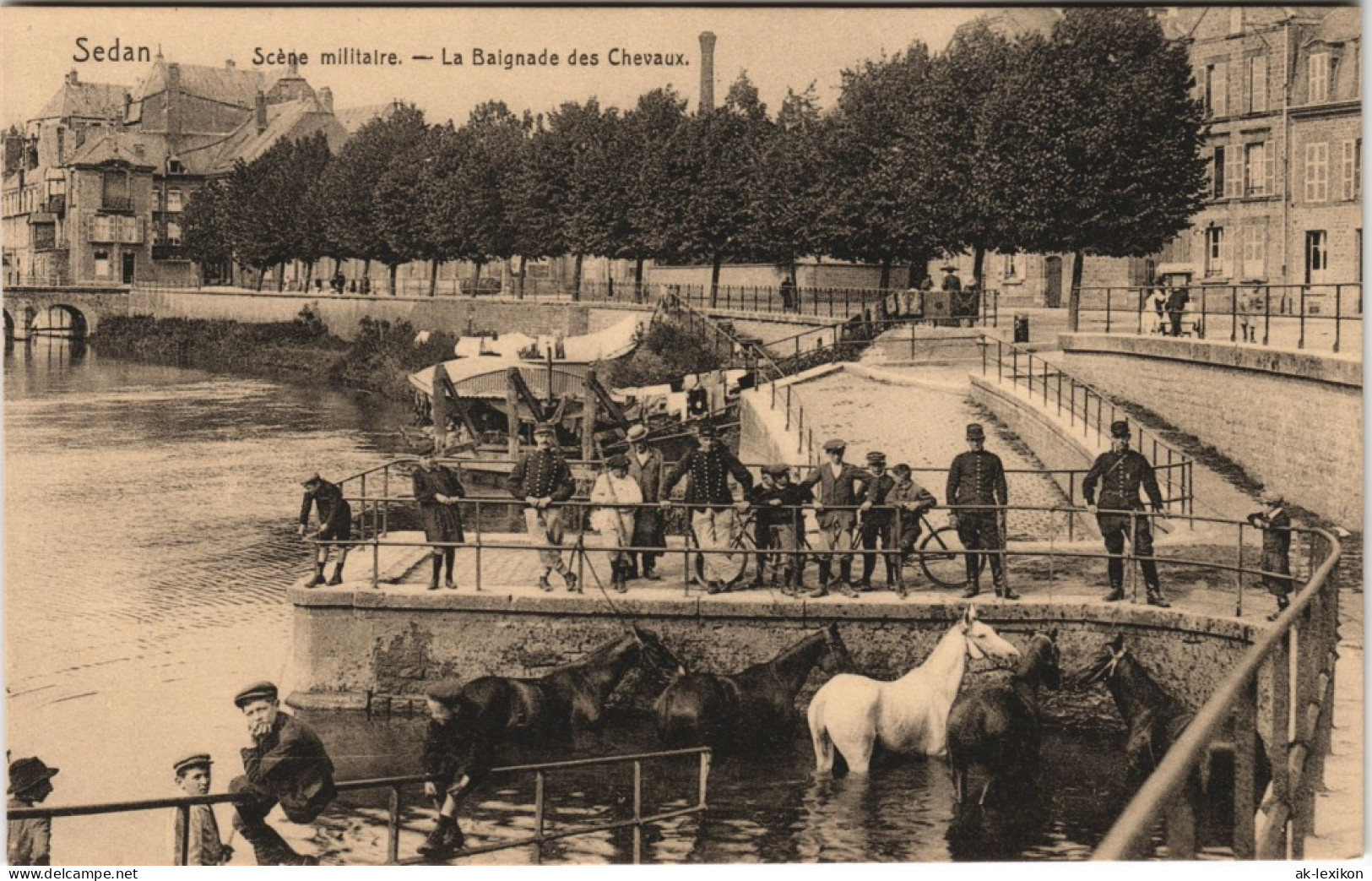 CPA Sedan Sedan Scène Militaire. - La Baignade Des Chevaux. 1915 - Sedan