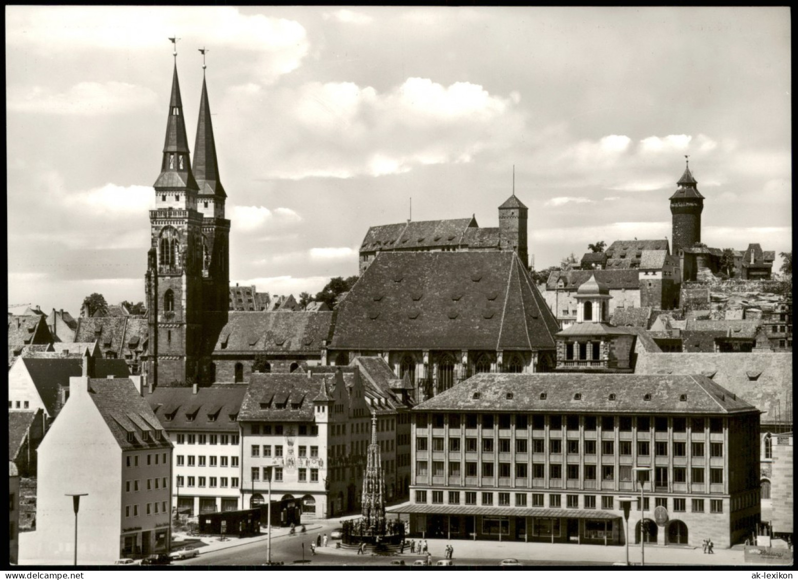 Ansichtskarte Nürnberg Sebalduskirche Mit Blick Auf Die Burg 1960 - Nuernberg