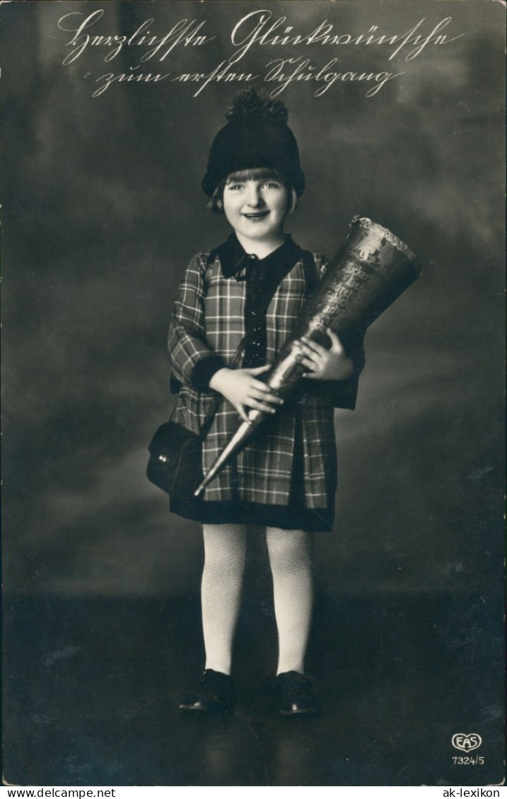 Ansichtskarte  Schulgang Schulanfang Kind Mit Zuckertüte 1932 Stempel KLOTZSCHE - Primo Giorno Di Scuola