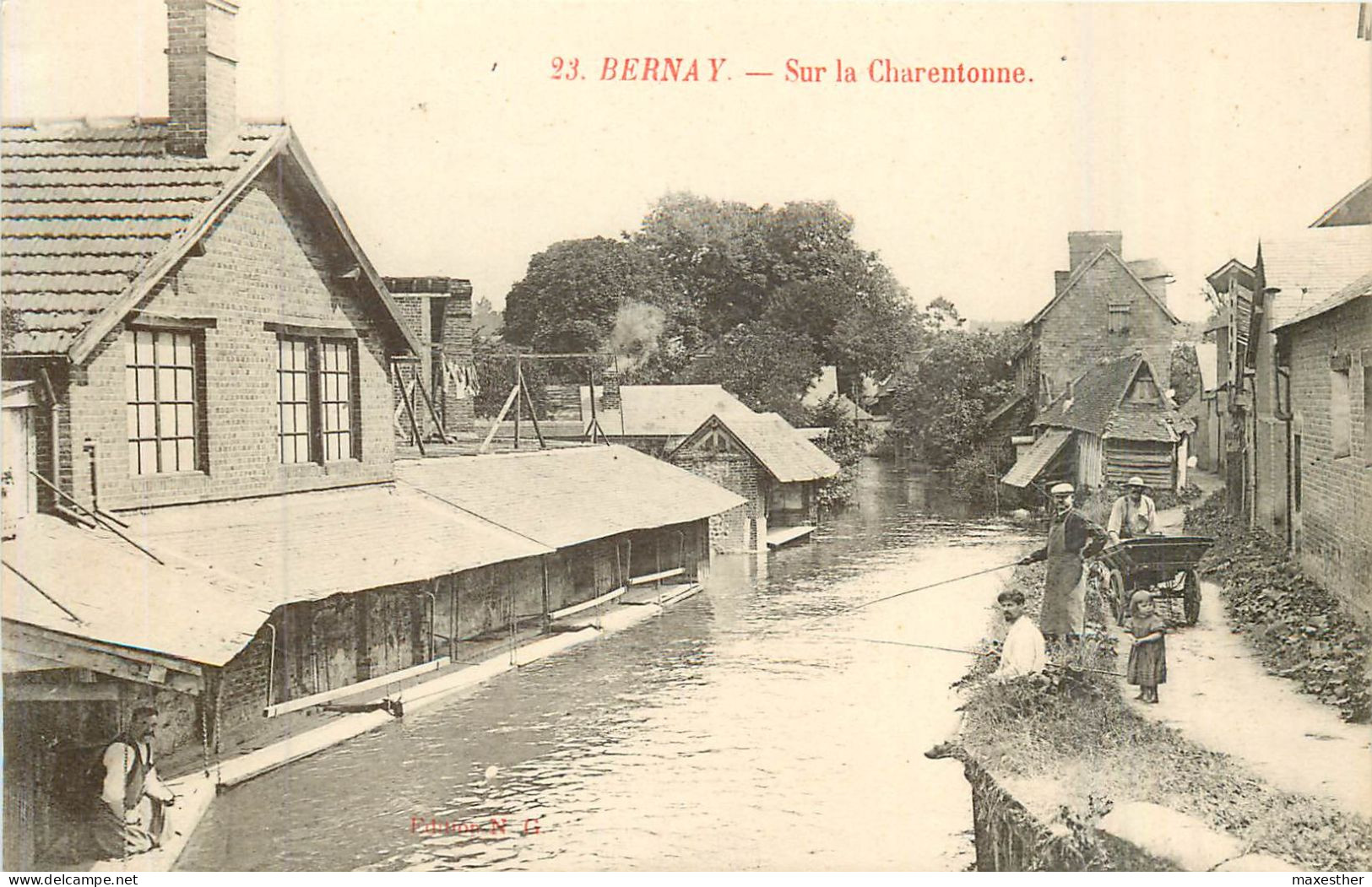 BERNAY Sur La Charentonne (lavoirs) - Bernay