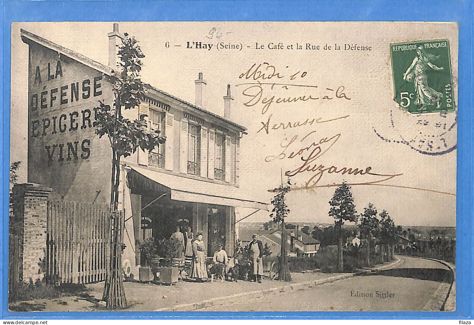 94 - Val De Marne - L'Hay Les Roses - Le Cafe Et La Rue De La Defense (N15558) - L'Hay Les Roses