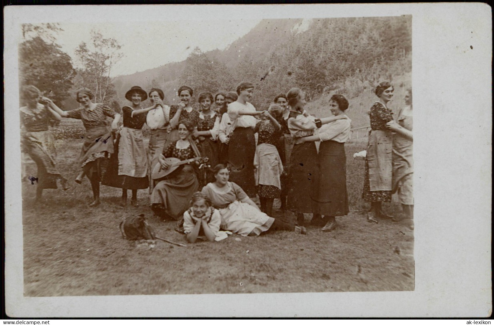 Soziales Leben Frauen Ausflug Tanzende Frauen Zeitgeschichte 1912 Privatfoto - Personnages