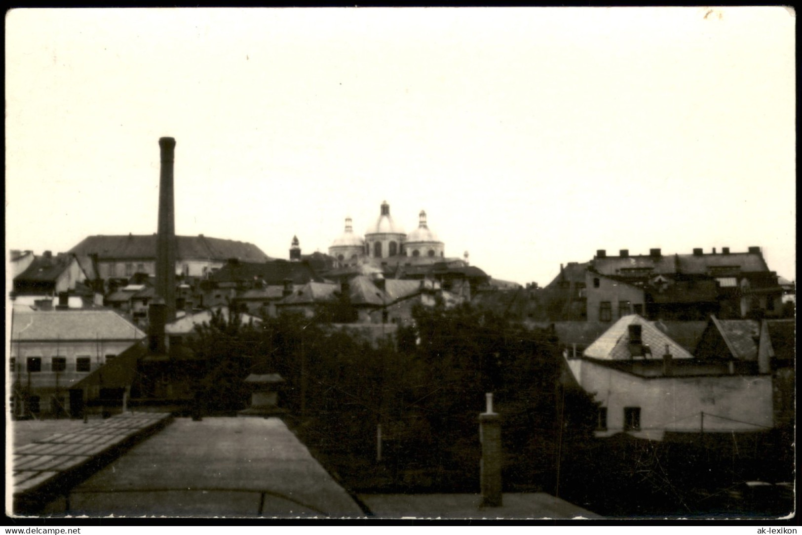 Foto  Stadt, Fabrik Kirche - Osteuropa Colorfotokarte 1940 Privatfoto - To Identify