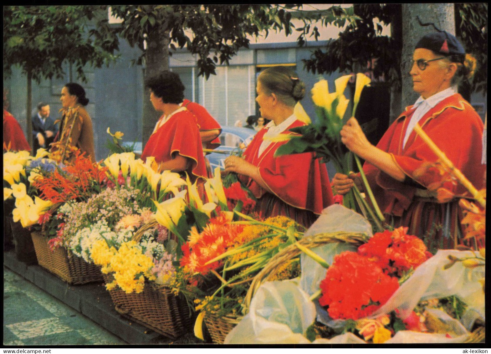 Postcard Funchal MADEIRA Vendeuses De Fleurs Blumenverkäuferinnen 1980 - Autres & Non Classés