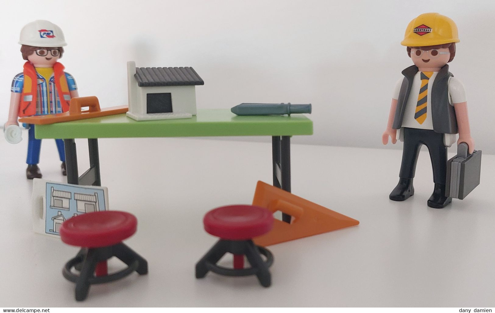 Playmobil "Architecte" Avec Une Valise, Une Table Et Des Accessoires De Mesure (compas, équerre, Règle), Deux Tabourets - Playmobil