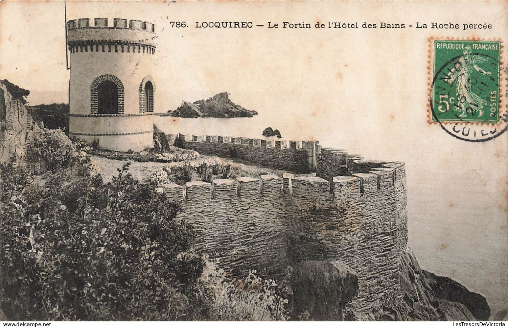 FRANCE - Locquirec - Le Fortin De L'hôtel Des Bains - La Roche Percée - Vue Sur La Mer - Carte Postale Ancienne - Locquirec