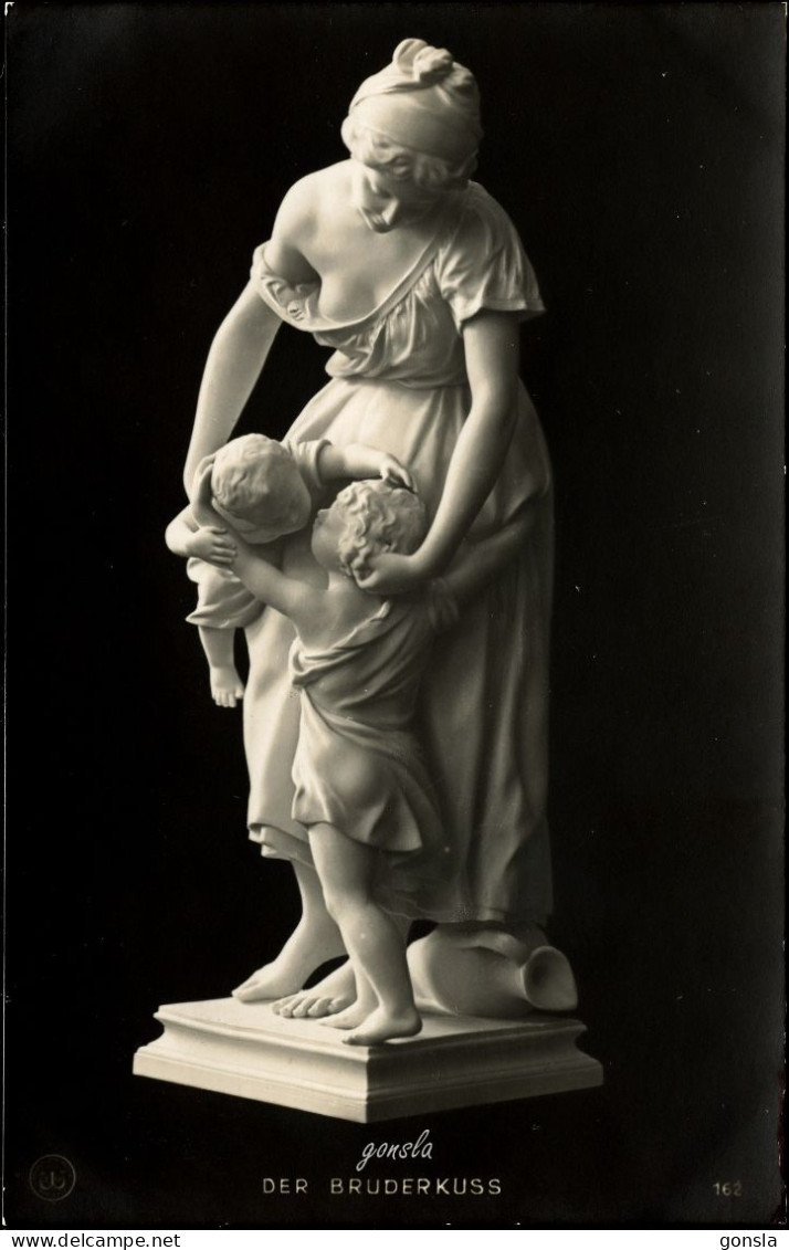 DER BRUDERKUSS 1920 - Sculpturen