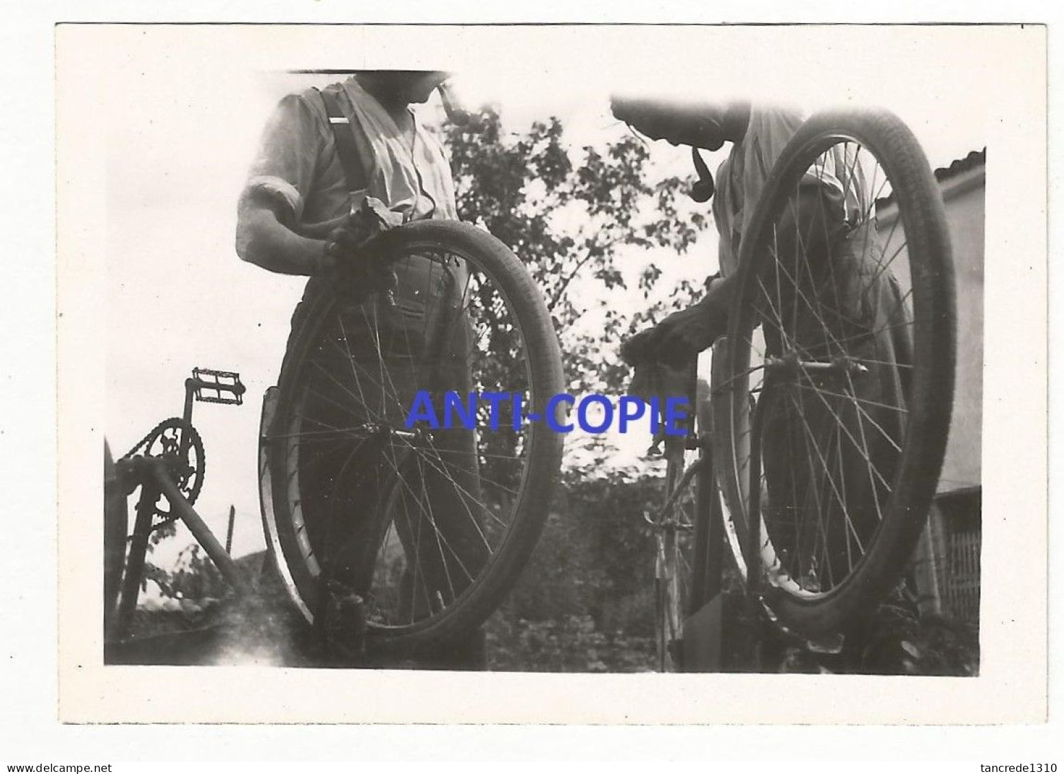 WW2 3x PHOTO ORIGINALE Soldat Allemand Réparation Vélo à SAINT GEORGES DU BOIS Surgères Rochefort 17 CHARENTE MARITIME - 1939-45