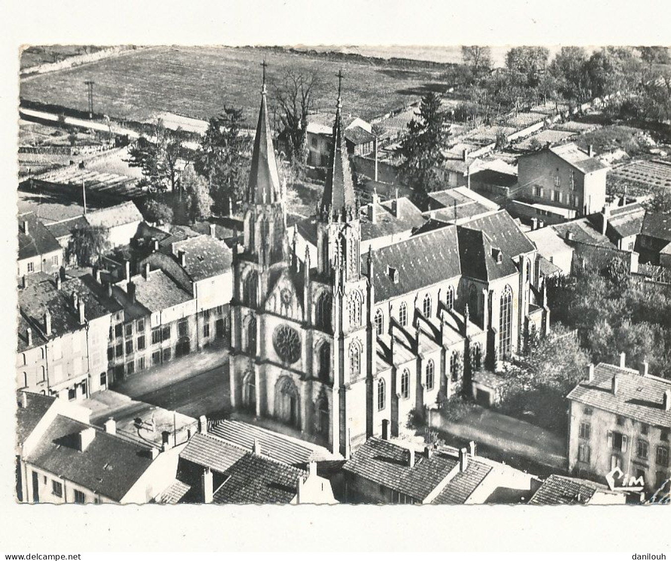 54 // BLAMONT   L'église   Vue Aérienne   Cpsm Edit Combier 37017 - Blamont