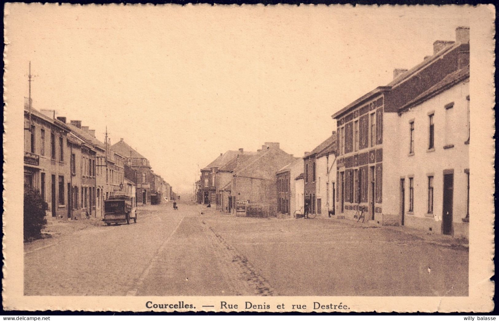 +++ CPA - COURCELLES - Rue Denis Et Rue Destrée  // - Courcelles