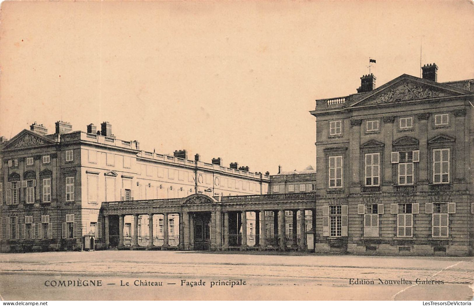 FRANCE - Compiègne - Le Château - Façade Principale - Vue Générale- Face à L'entrée - Carte Postale Ancienne - Compiegne