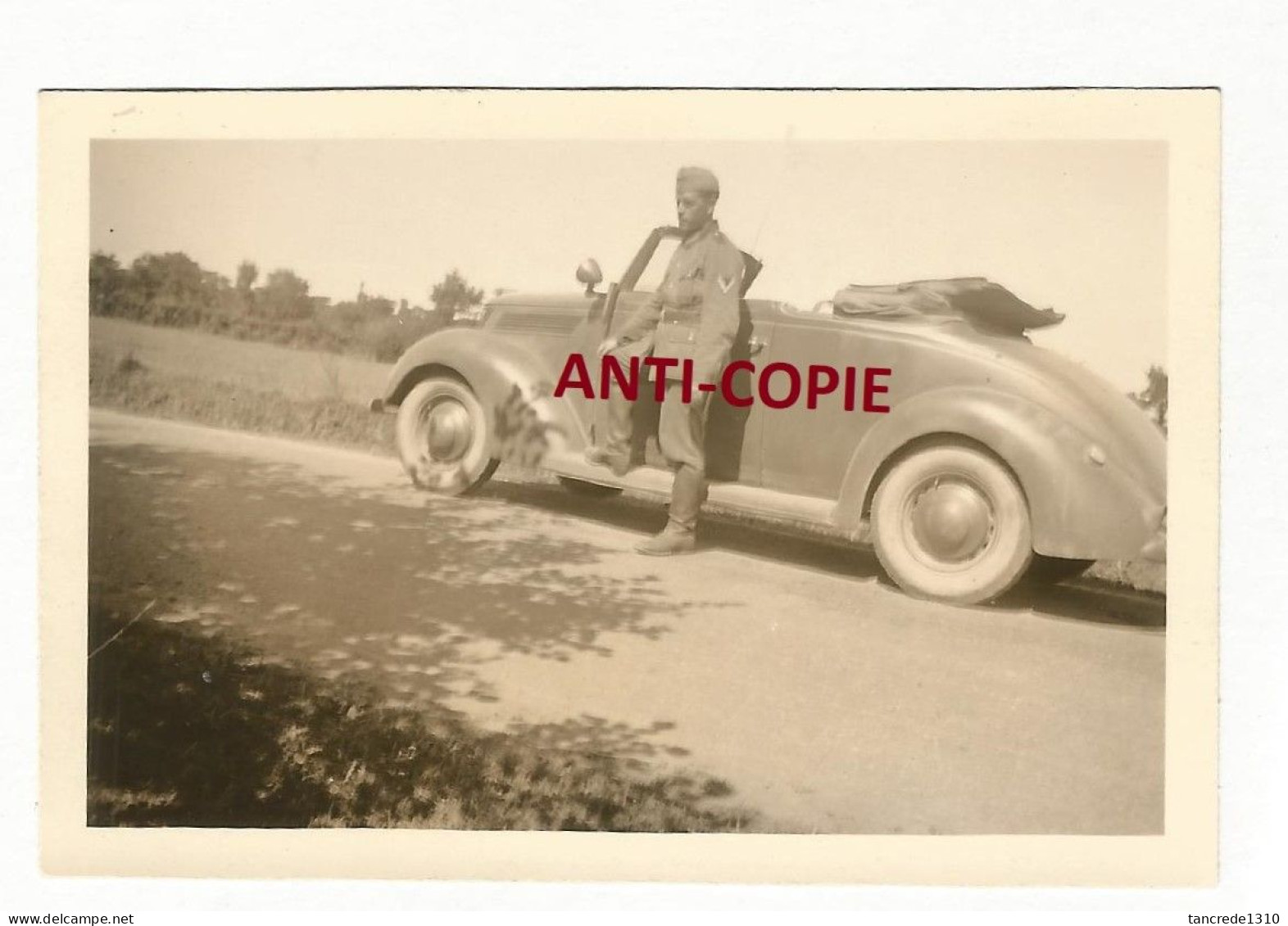 WW2 PHOTO ORIGINALE Soldat Allemand & Décapotable Chevrolet ? à CARANTEC P. Morlaix 29 FINISTERE 1941 - 1939-45