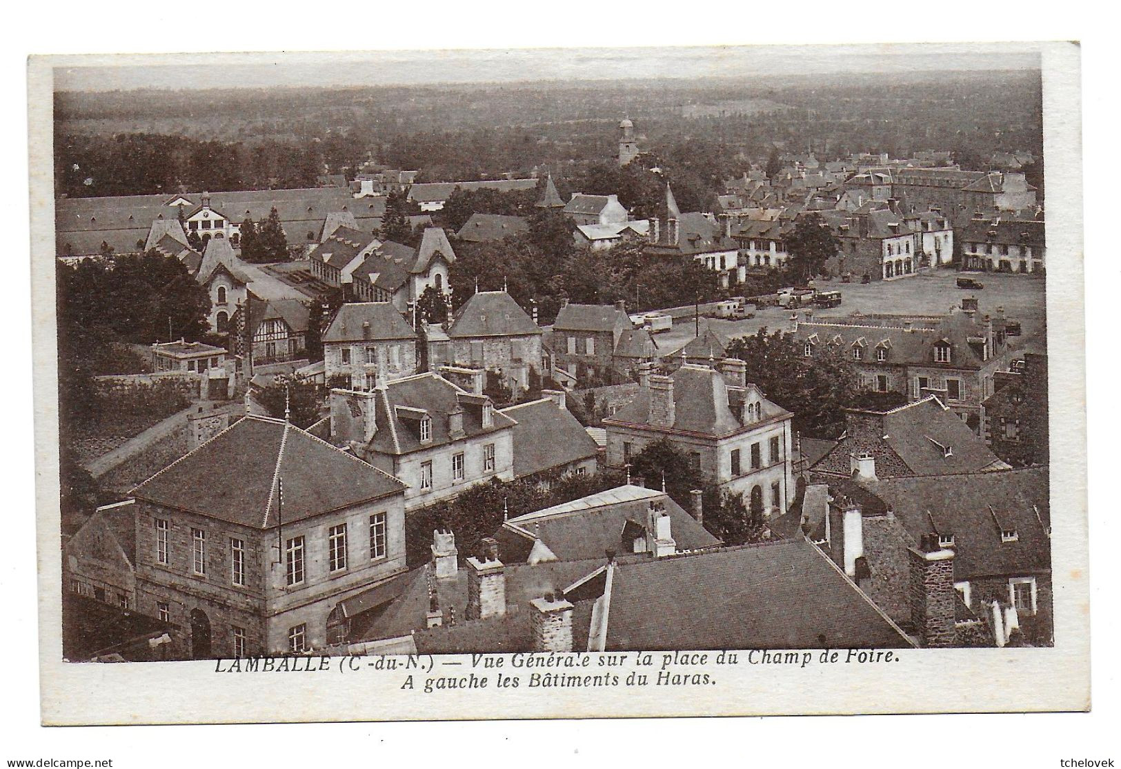 (22). Lamballe. 1 Cp. (3) Champ De Foire Batiment Du Haras - Lamballe