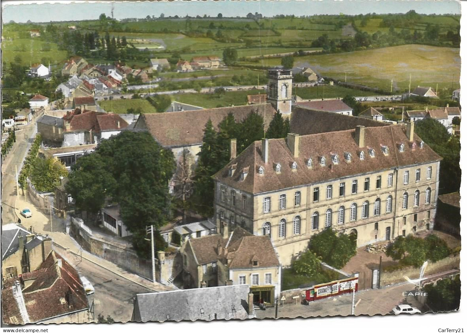 CPSM. 58 CORBIGNY. L'ANCIENNE ABBAYE. VUE AERIENNE. - Corbigny