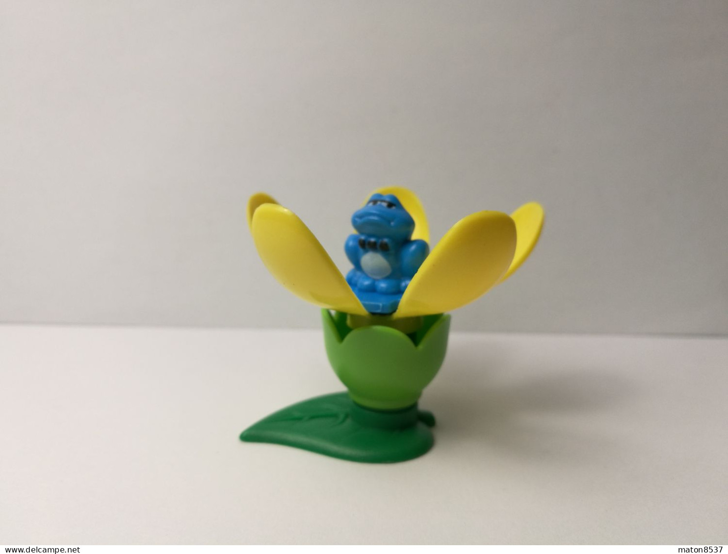 Kinder : K04 N54   Blumenzauber 2003 - Blume 3 - Blau Frosch - Blütenblatt D - Blatt A - Steckfiguren