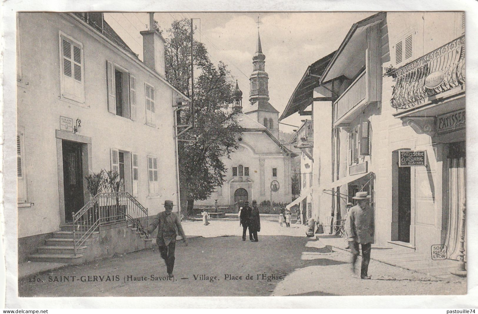 CPA :  14 X 9  -  SAINT-GERVAIS.  -  Village. Place De L'Eglise - Saint-Gervais-les-Bains