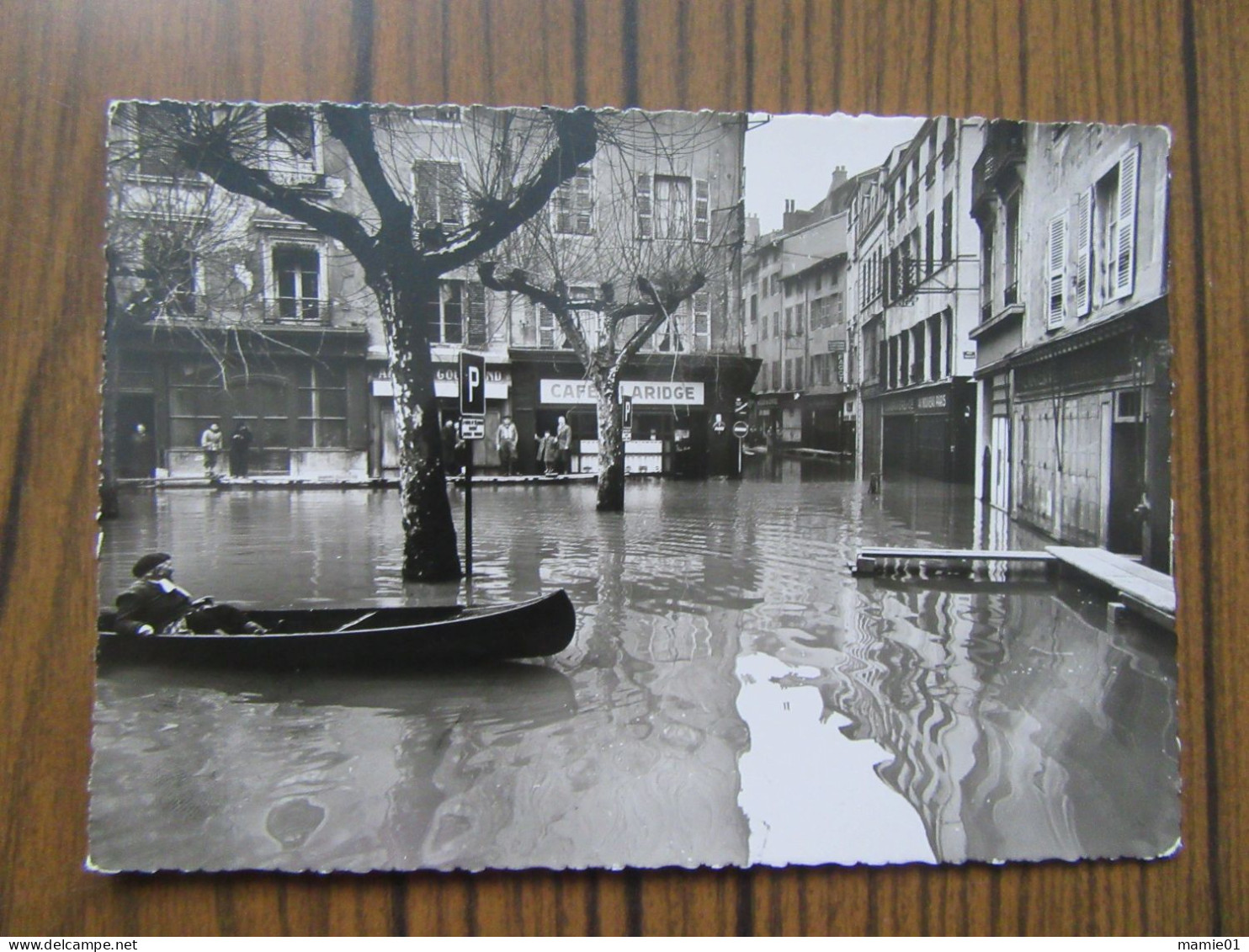 Macon   ( Saône Et Loire )    Place Aux Herbes      Inondations 1955 - Macon