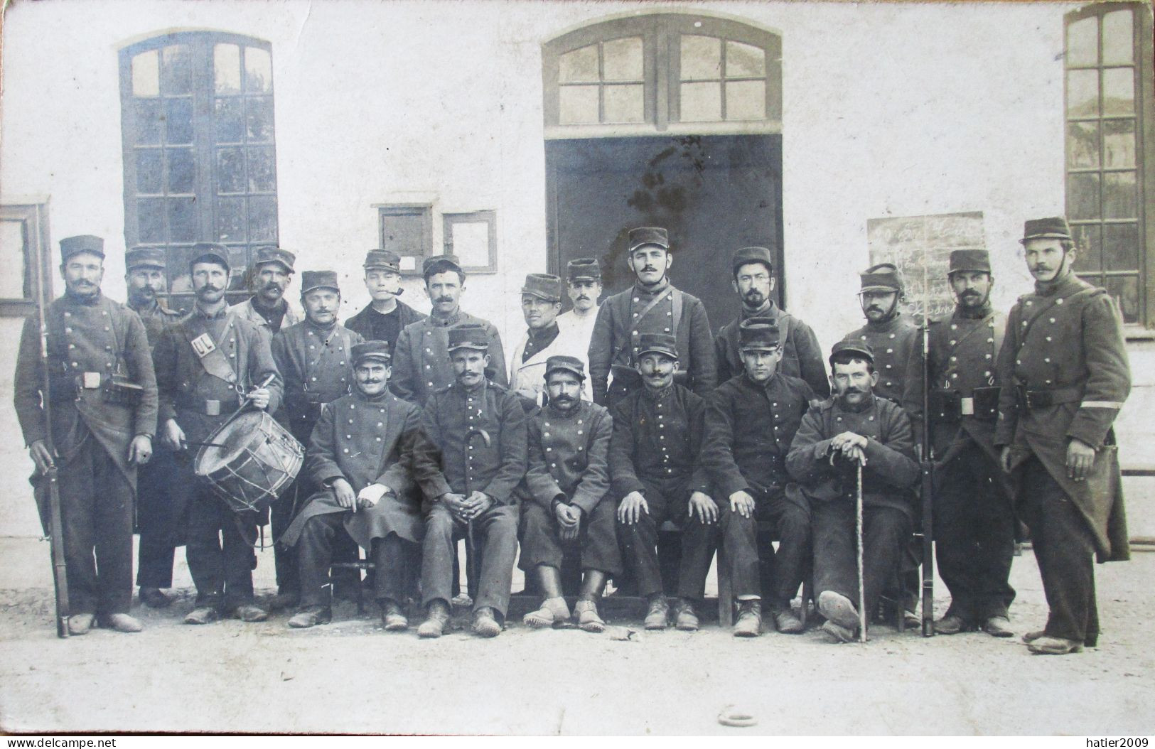 Carte Photo Groupe De Militaires Avec Un Tambour POILUS De 14/18 - Voir Les 4 Scans - Characters