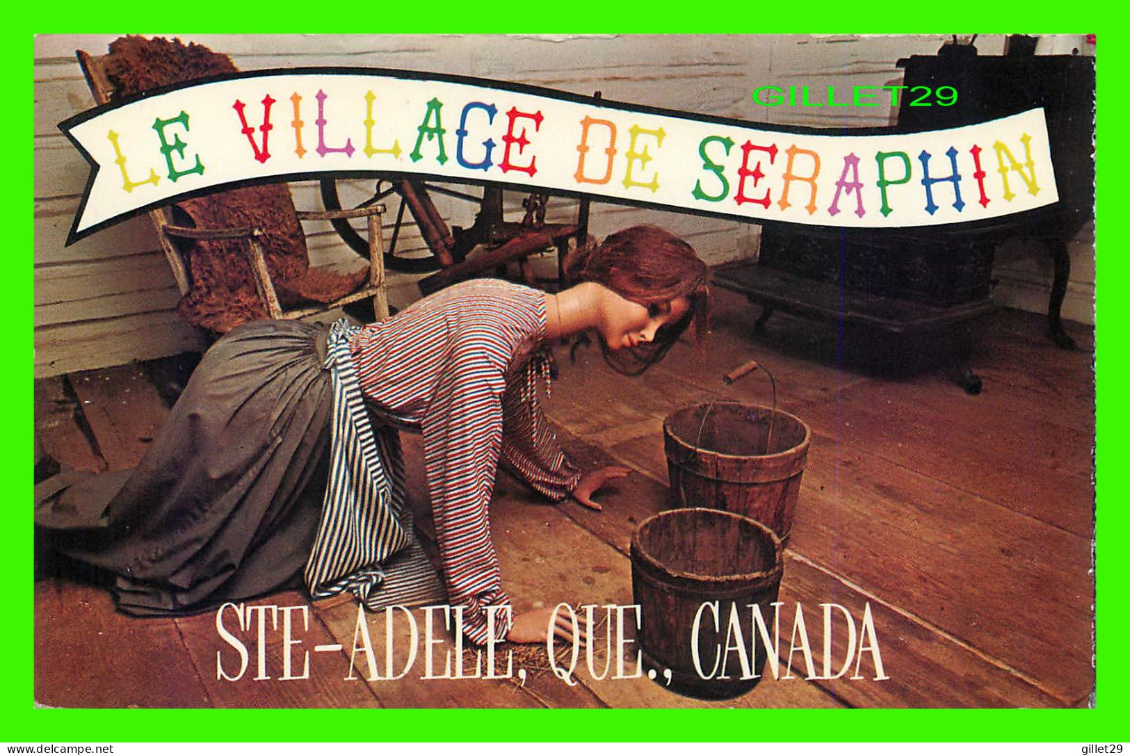 STE-ADÈLE, QUÉBEC - LE VILLAGE DE SÉRAPHIN - DONALDA LAVANT SON PLANCHER -  UNIC - CIRCULÉE EN 1988 - - Autres & Non Classés