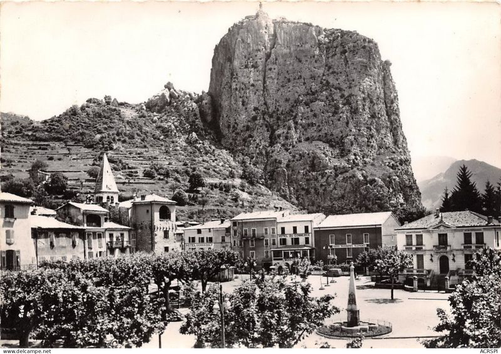 CASTELLANE La Place Le Roc Et Notre Dame Du Roc 19(scan Recto-verso) MA1843 - Castellane