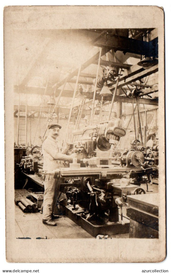 Intérieur D'usine. Ouvrier Et Machine. Carte Photo Animée Non Située - Industrie