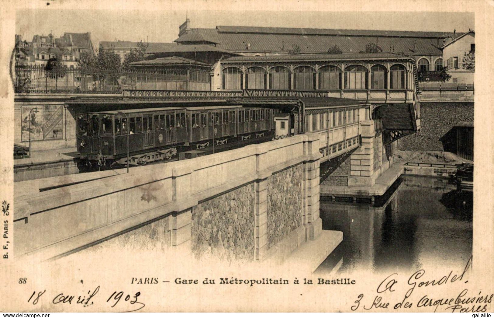 PARIS GARE DU METROPOLITAIN A LA BASTILLE - Public Transport (surface)