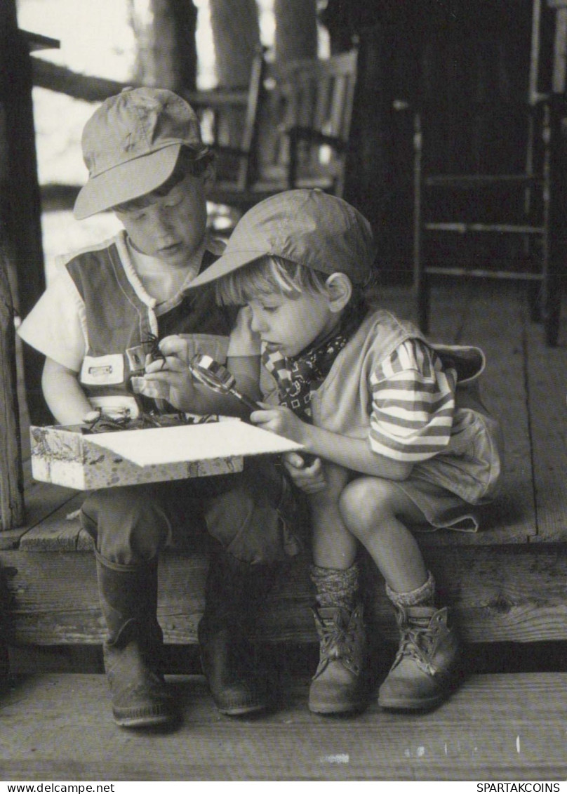 KINDER KINDER Szene S Landschafts Vintage Postal CPSM #PBT200.DE - Scene & Paesaggi