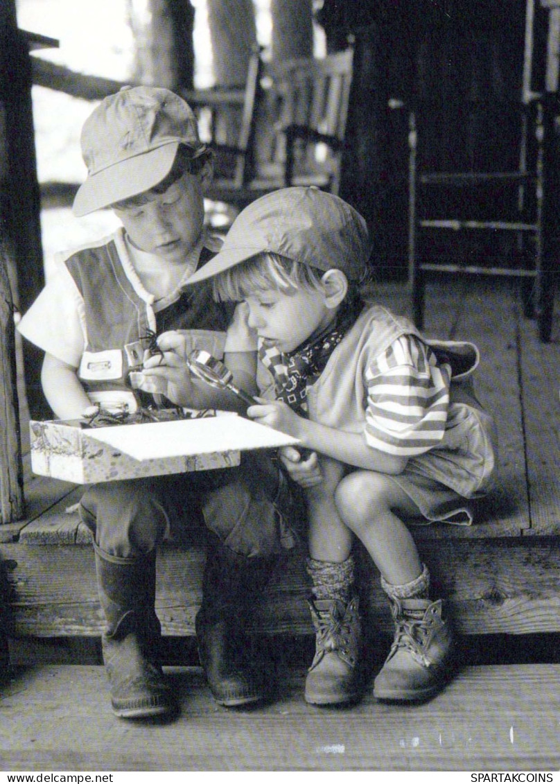 KINDER KINDER Szene S Landschafts Vintage Postal CPSM #PBT200.DE - Scènes & Paysages