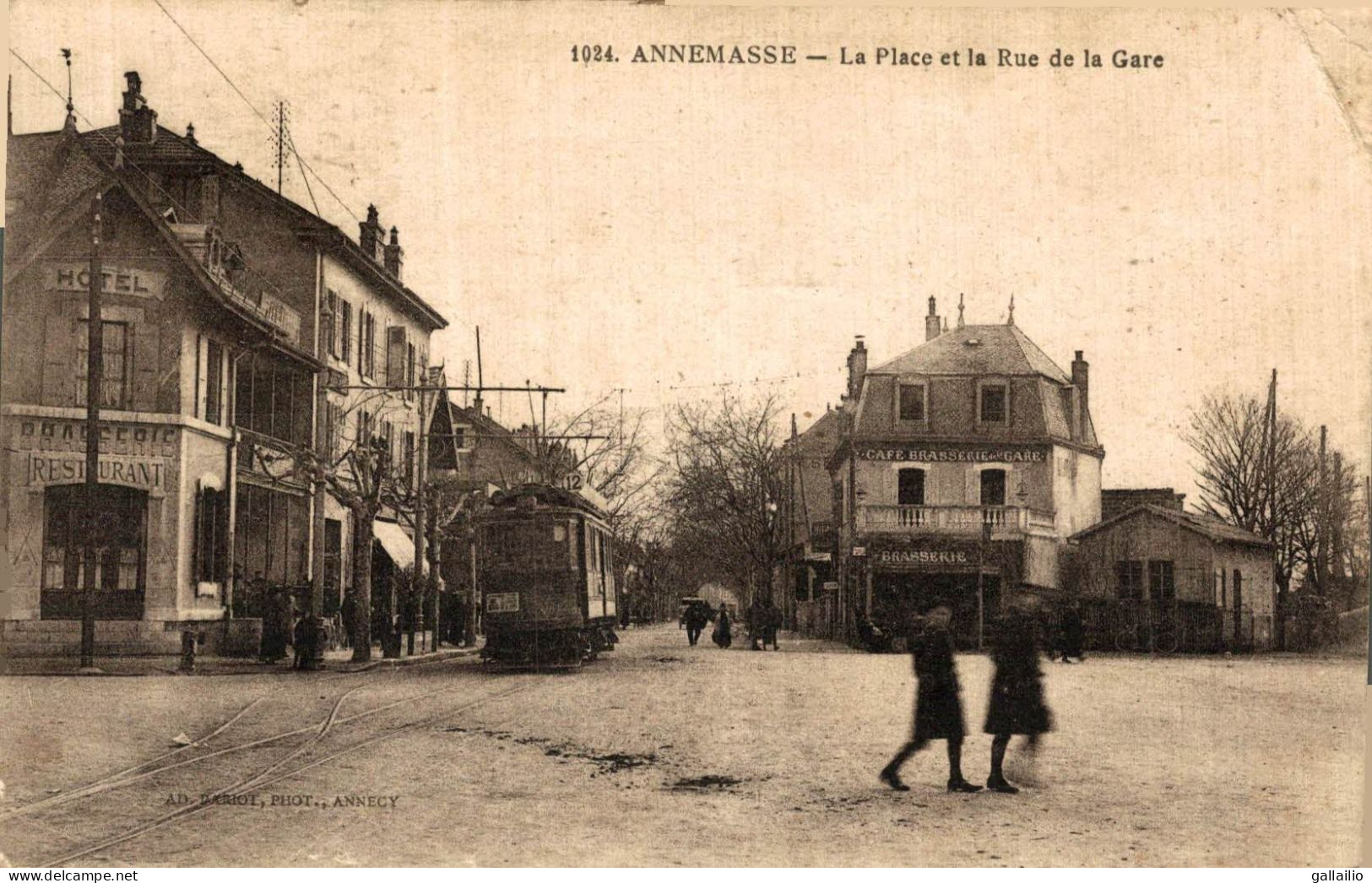 ANNEMASSE LA PLACE ET LA RUE DE LA GARE - Annemasse