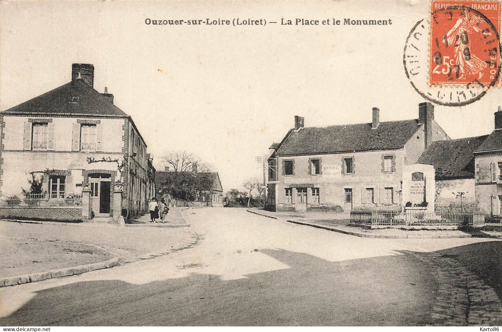 Ouzouer Sur Loire * La Place Et Le Monument * Hôtel - Ouzouer Sur Loire