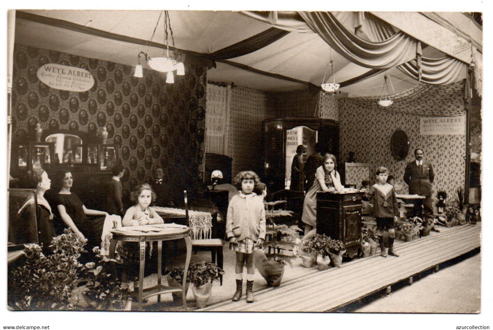 Stand De La Maison Weyl. Tissus Et Ameublement. Carte Photo Animée Non Située - Shops