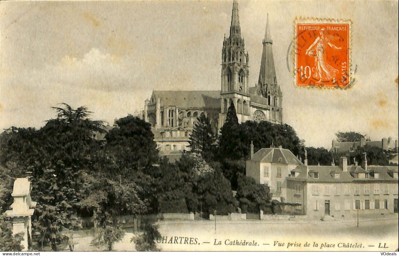 France (28) Eure Et Loire - Chartres  - La Cathédrale - Vue Prise De La Place Châtelet - Chartres