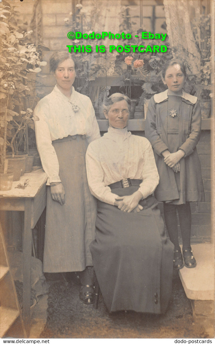 R405889 Two Women And Girl With Light Colour Clothes. Kodak - Mondo