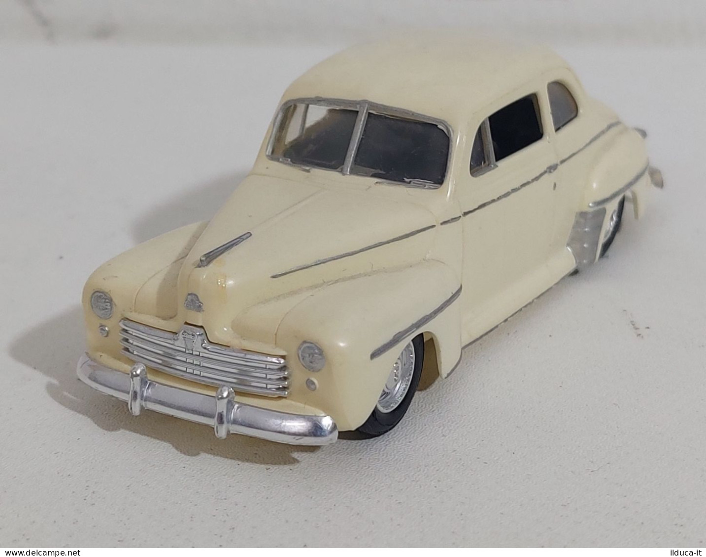 60755 Modellino In Plastica 1/43 - Patriotic Plymouth Coupè 1942 - Andere & Zonder Classificatie