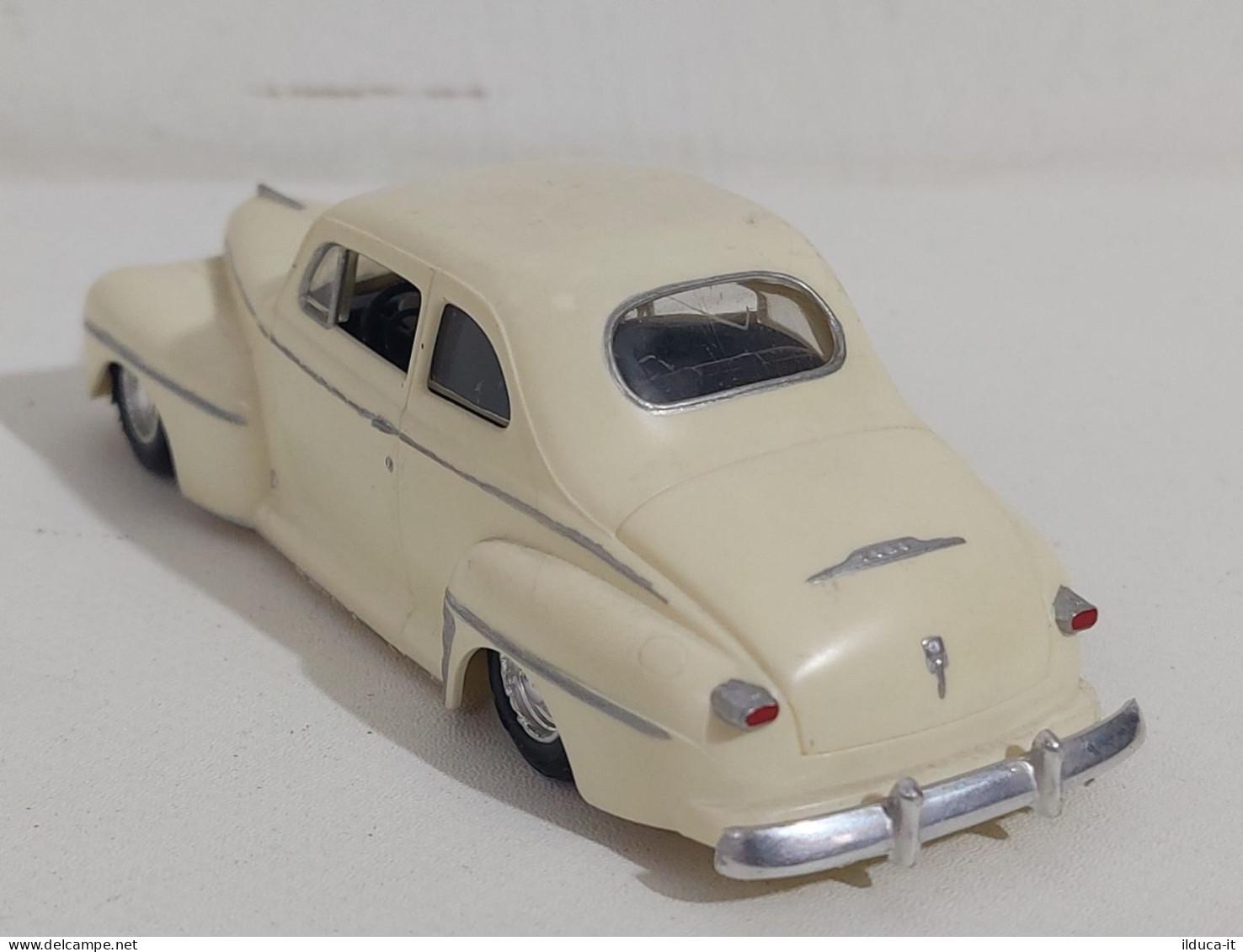 60755 Modellino In Plastica 1/43 - Patriotic Plymouth Coupè 1942 - Other & Unclassified