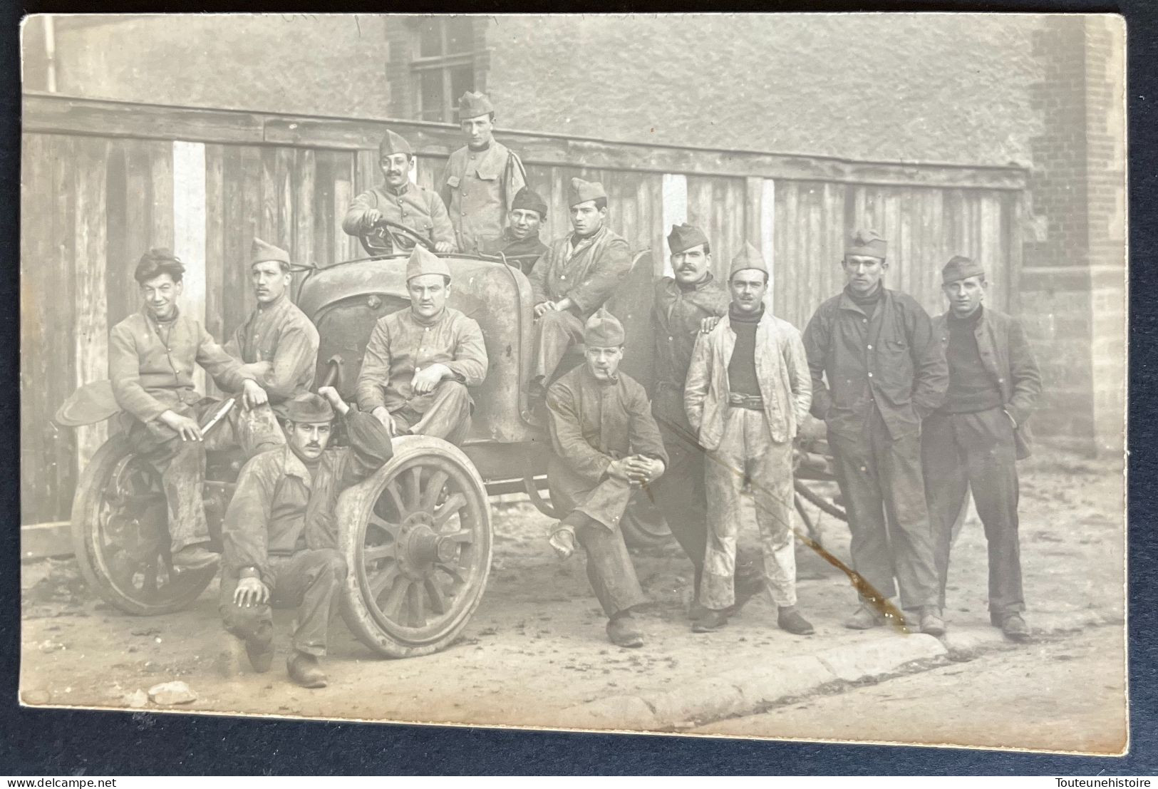 ( 67 ) Carte Photo Poilu Soldat Voiture Mécano Militaire ( Ref D16 ) - Guerra 1914-18