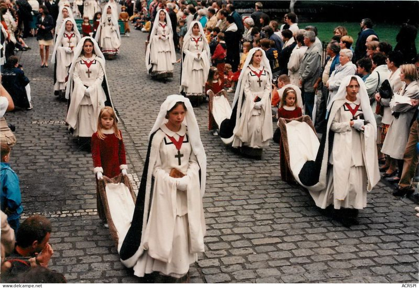 QUAREGNON MONSVILLE    MONS   Jeunes Filles En Procession   38 (scan Recto-verso)MA1972Bis - Mons