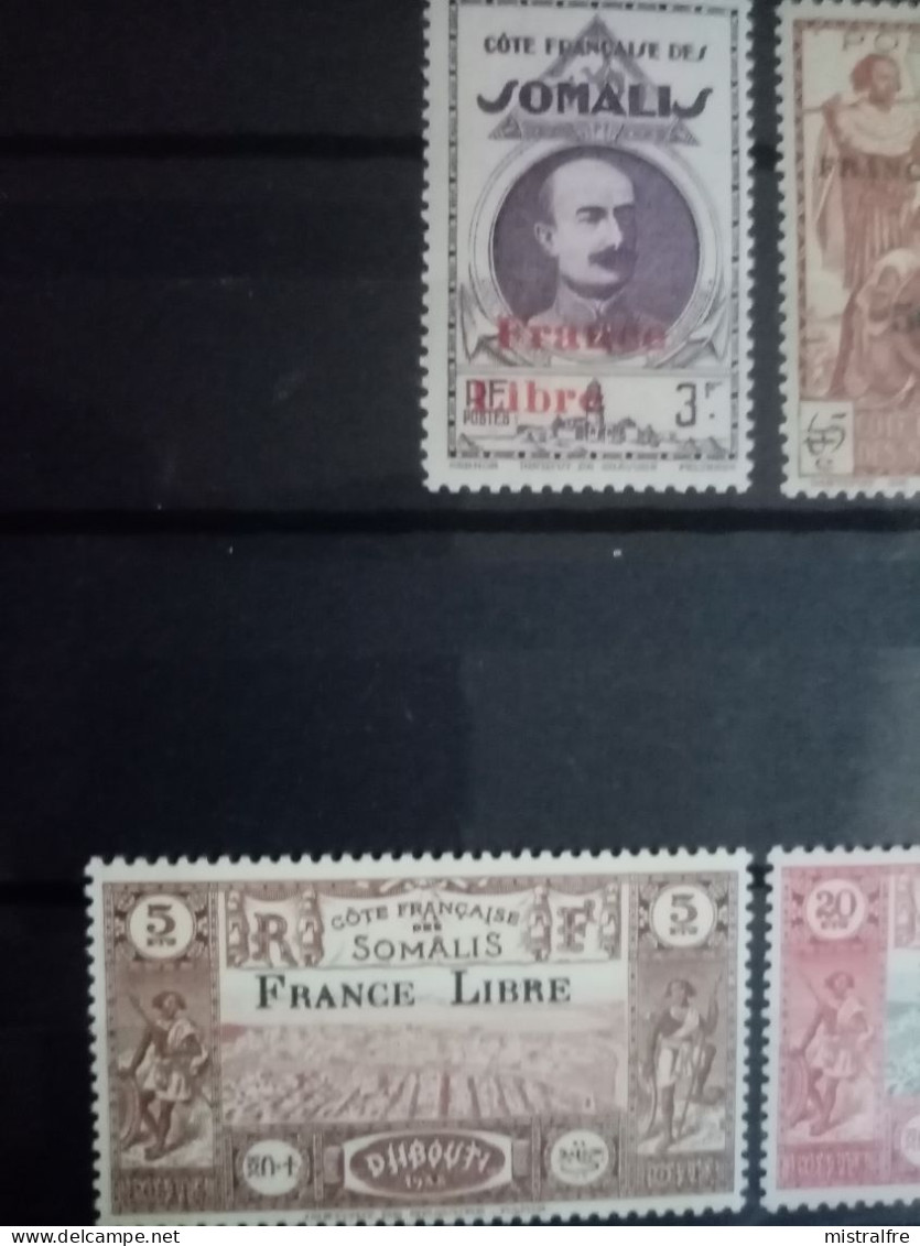 Côte Des SOMALIES. 1942. Surcharge FRANCE LIBRE. Série N° 204 à 233  NEUFS ++ Signés . Côte YT 2022 : 180,00 € - Unused Stamps