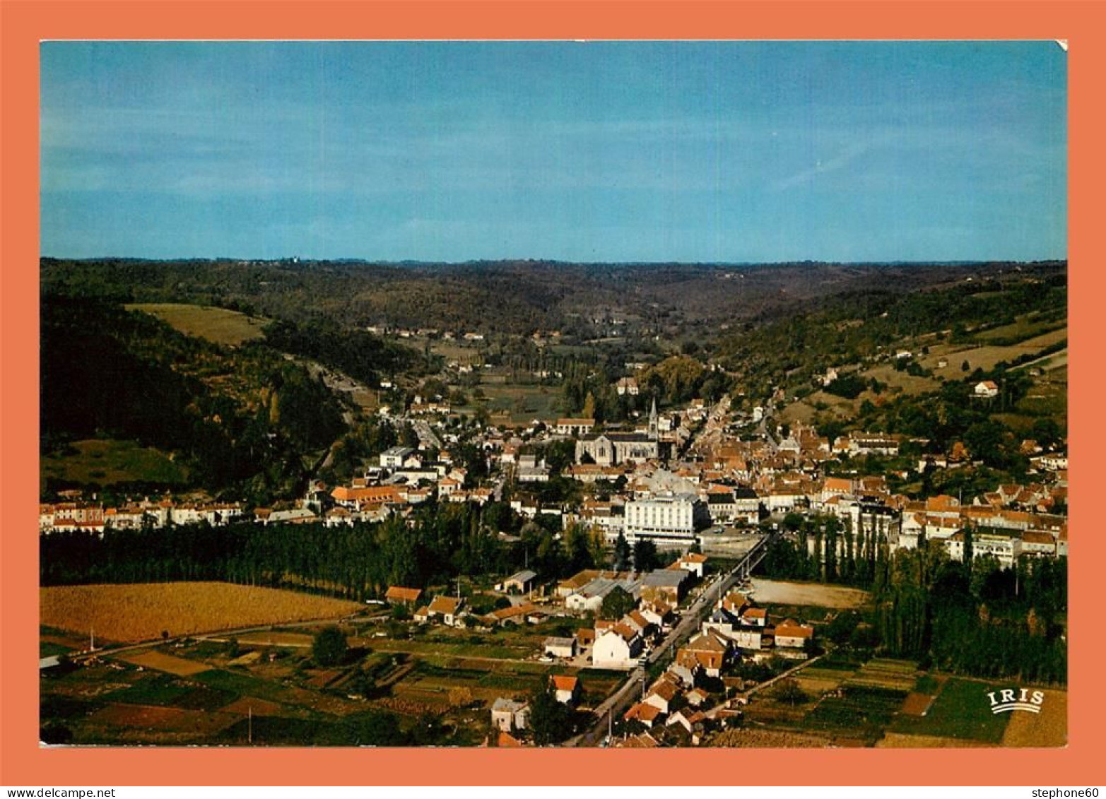 A677 / 361 24 - LE BUGUE Vue Générale Hotel LE ROYAL VEZERE - Autres & Non Classés